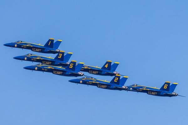 Milwaukee Air Show, Milwaukee, WI — photo 11 of 46