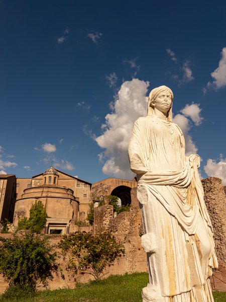Vestal Virgin statue, Roman Forum