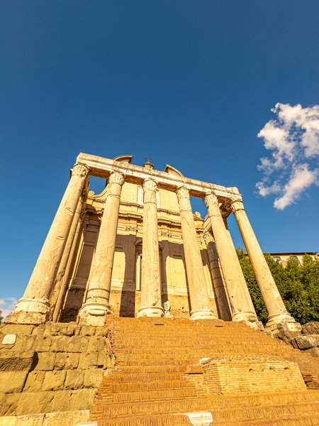Temple of Antoninus and Faustina facade