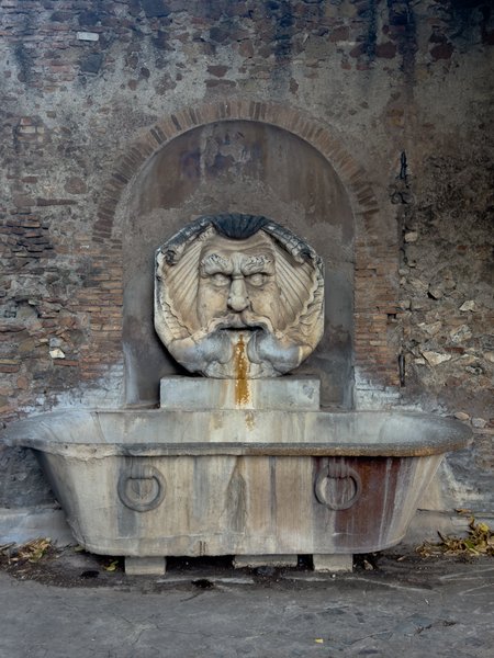 Fontana del Mascherone, Santa Sabina